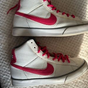 Nike Sweet Classic High Top White Pink Flash Sneakers. Size 8